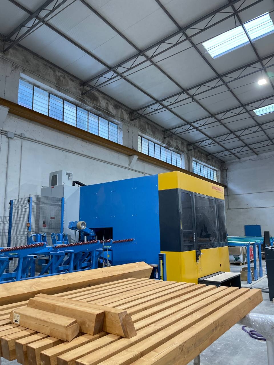 Macchina Hundegger per lavorazione CNC legno
